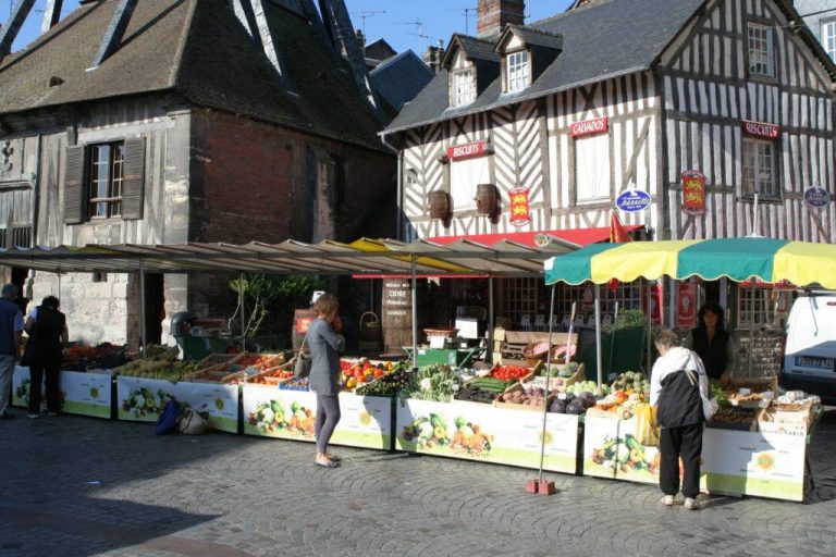 Marché annulé et plage interdite au public