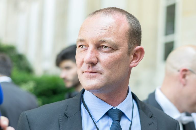 Le député de Seine-Maritime Xavier Batut demande au Gouvernement d’annuler les charges fiscales et sociales pour toute la période de confinement