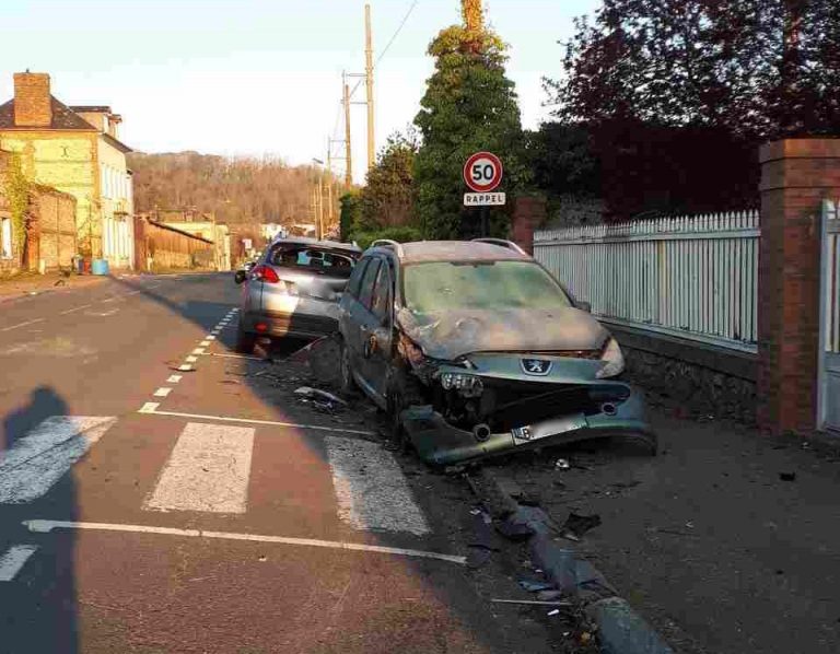 La Rivière Saint-Sauveur : Deux véhicules percutés dans la nuit, l’auteur de l’accident a pris la fuite…