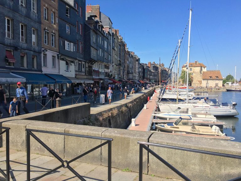 Honfleur : La municipalité envisagerait une exonération de la taxe sur les terrasses pour les restaurateurs…