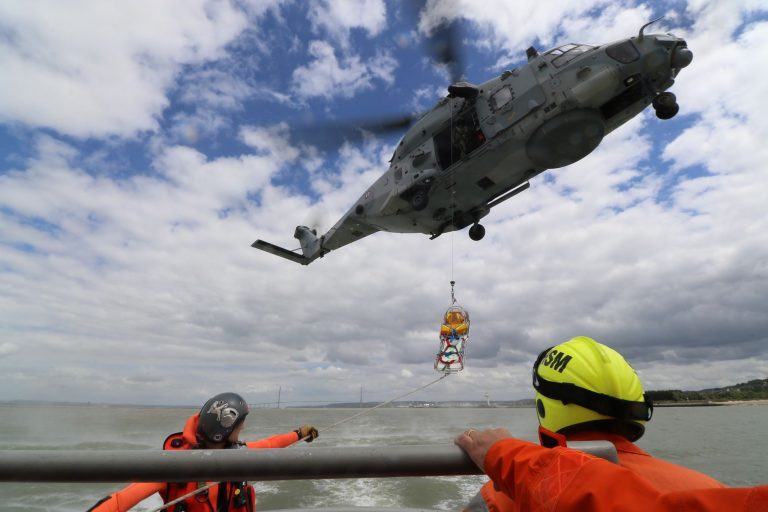 Exercice d’hélitreuillage avec la SNSM Honfleur