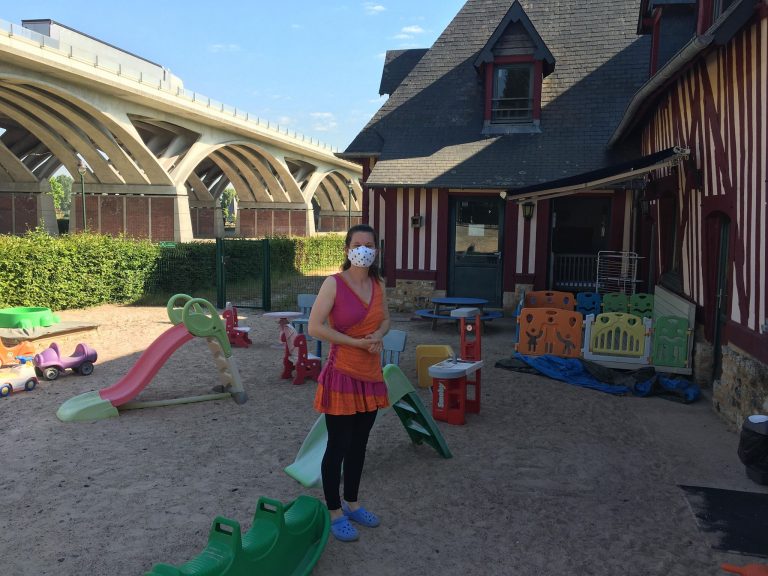 A La Rivière Saint-Sauveur  l’association « Les Capucines » accueille à nouveau les enfants à la halte garderie