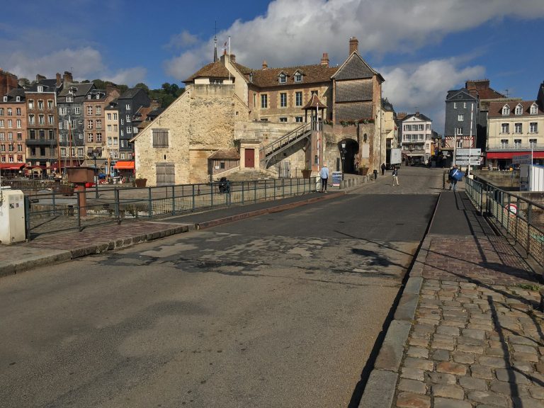 Le pont de la Lieutenance temporairement fermé à la circulation.