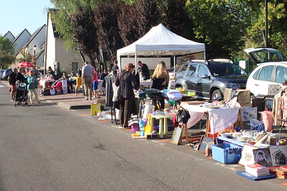 Un vide grenier à la mode canadienne sur le Plateau de Honfleur