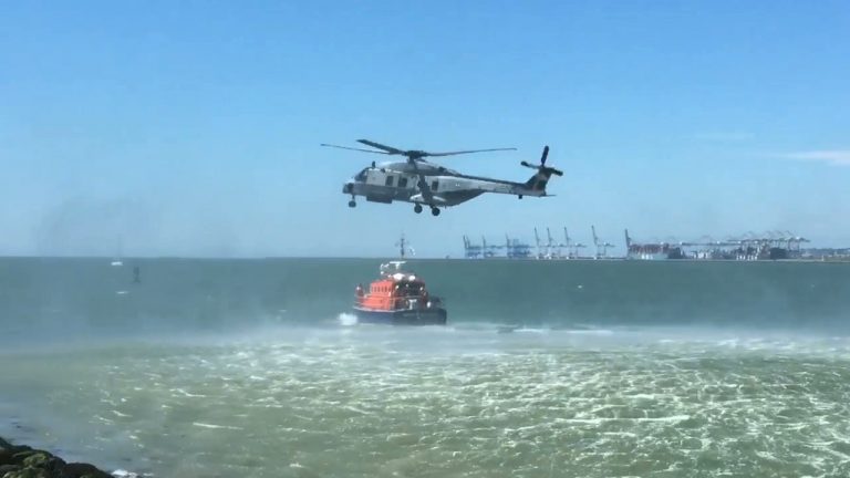 Exercice d’hélitreuillage en baie de Seine avec la SNSM de Honfleur