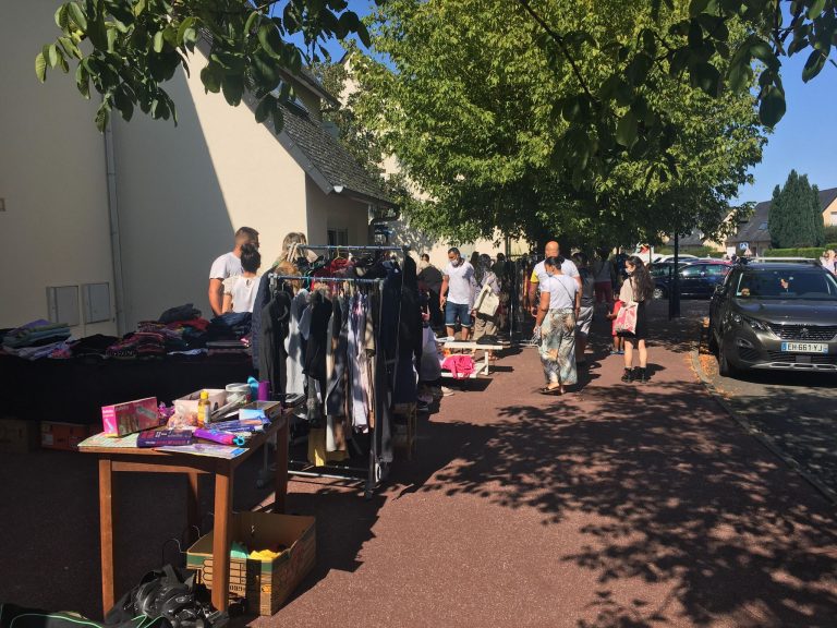 Le vide grenier du Plateau fait des heureux