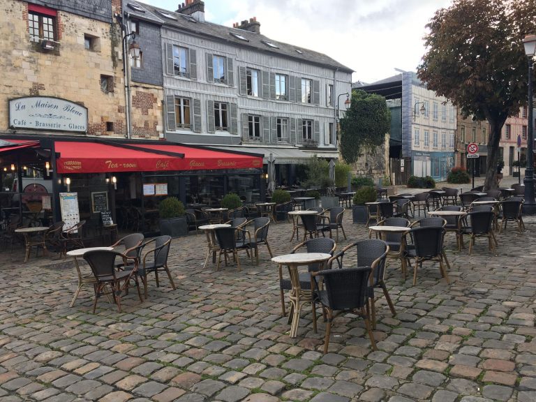 État d’urgence sanitaire : les bars et cafés devront fermer à 21h00…