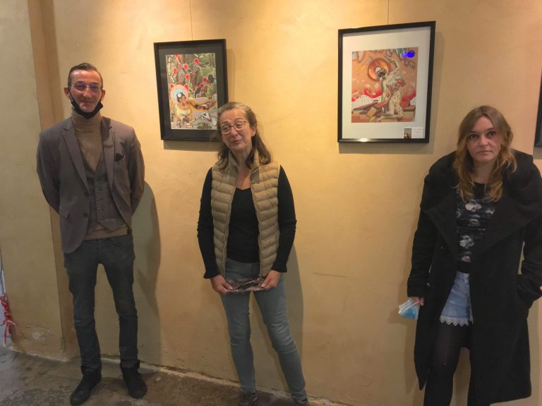 Marine Fortier expose dans le hall de la mairie à Honfleur
