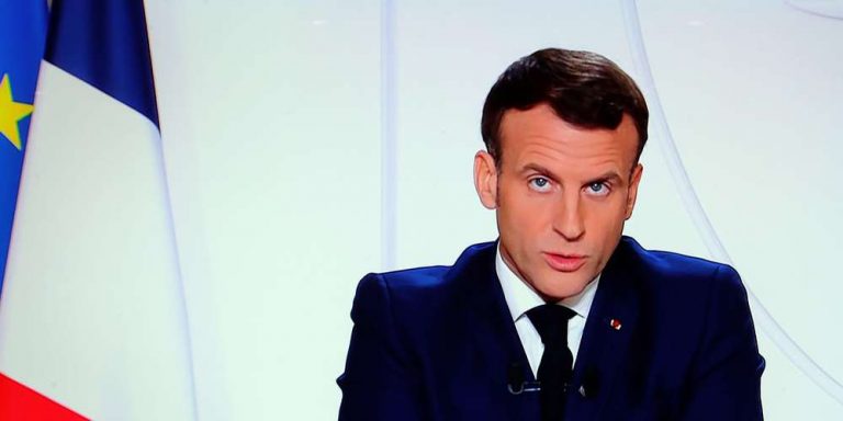 Emmanuel Macron annonce les nouvelles mesures sanitaires pour lutter contre la covid-19