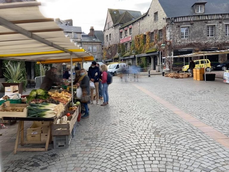 Pour les fêtes le marché bio s’ouvre au marché traditionnel