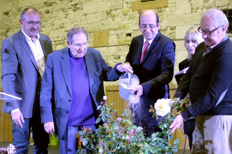 Le maire de Honfleur rend hommage à Robert Hossein