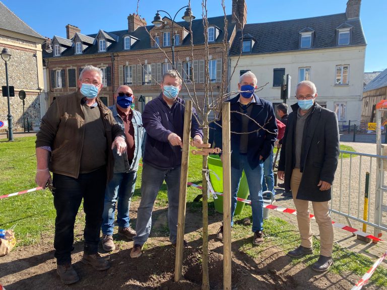 Succès pour l’opération « Un arbre, un jardin » à La Rivière Saint-Sauveur
