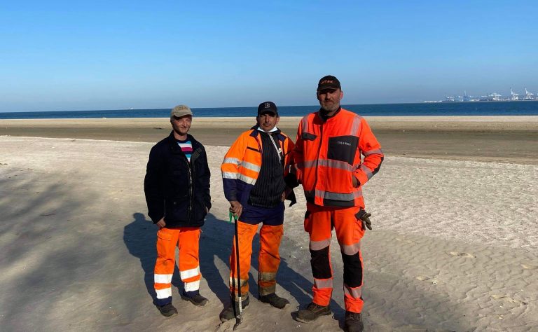 Nettoyage de la plage avec l’association  » Être et Boulot »…