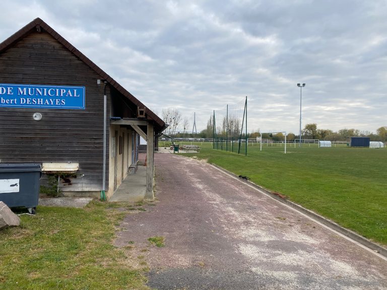 Un accord enfin trouvé pour reprendre les malfaçons sur le terrain d’honneur du Stade Saint-Sauveurais…