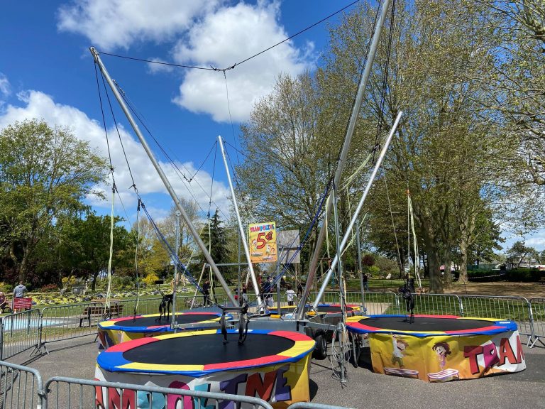 Le trampoline retrouve sa place dans le jardin public
