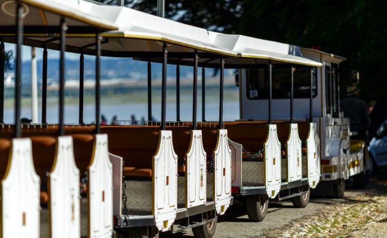 Le petit train touristique de Honfleur à nouveau sur les rails…