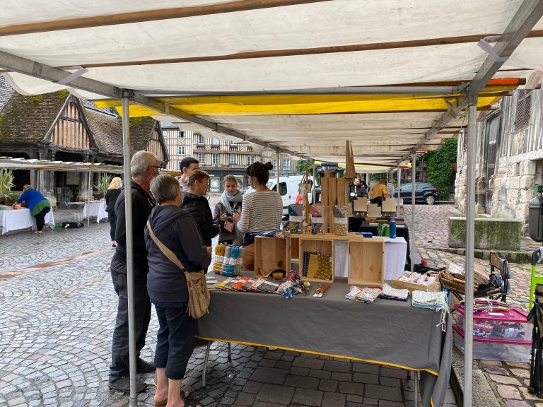 Un marché des créateurs bien arrosé