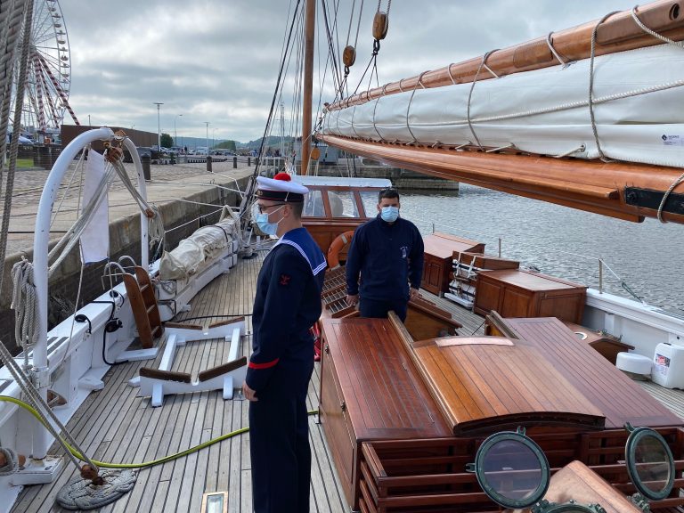 Le « Mutin » voilier de la marine nationale en escale à Honfleur