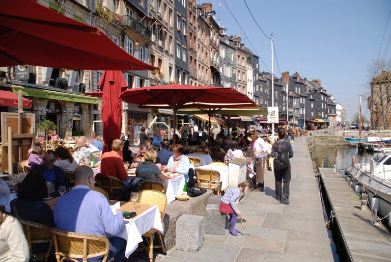 Dans un mois les terrasses devront être démontées…