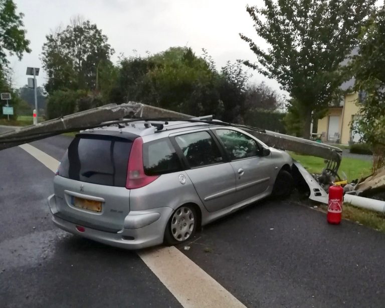 Un automobiliste de 51 ans percute violemment un poteau électrique sur la commune d’Ablon…