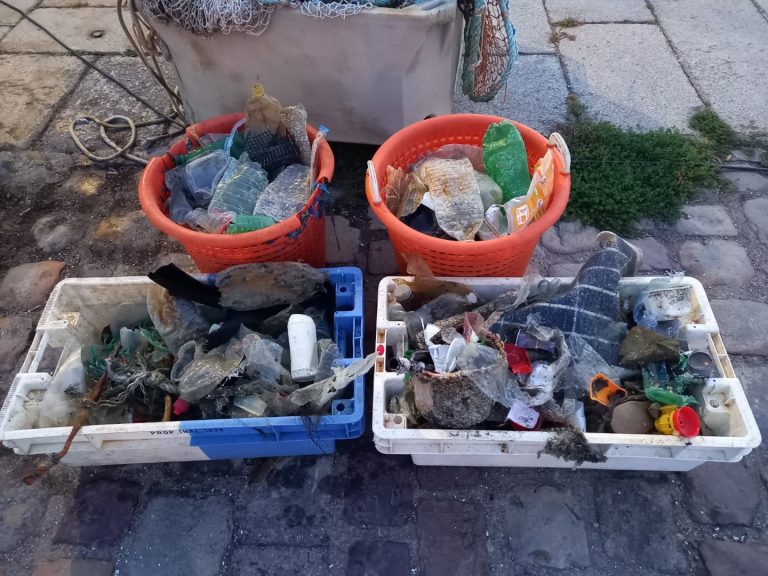 Plus de 20 kg de déchets dans les filets d’un marin-pêcheur honfleurais