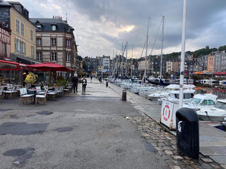 Le port du masque n’est plus obligatoire dans les rues de Honfleur…