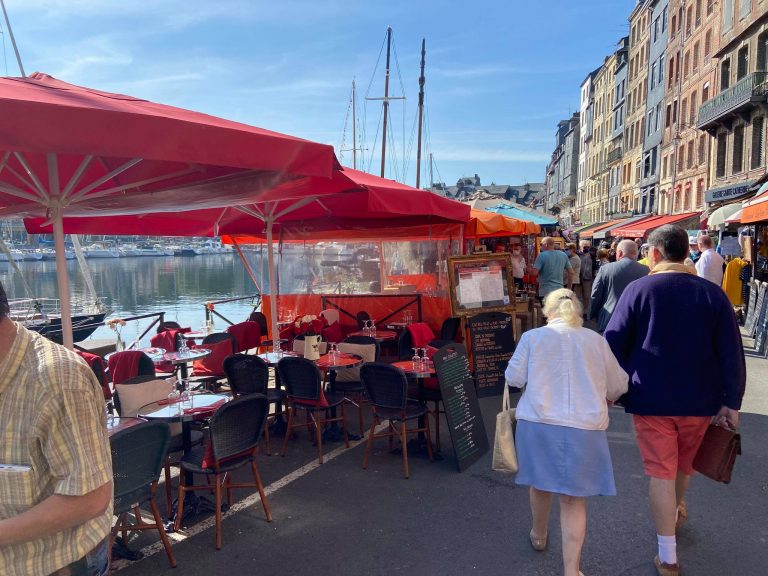 Taxe sur les terrasses : les restaurateurs trouvent la note un peu trop salée…