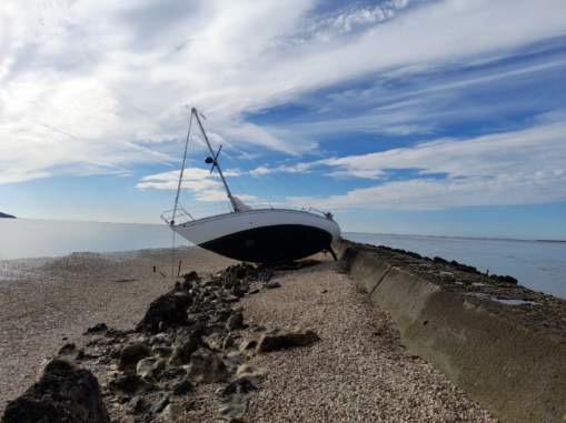 Trois voiliers s’échouent dans « Le Petit Sud » à Honfleur