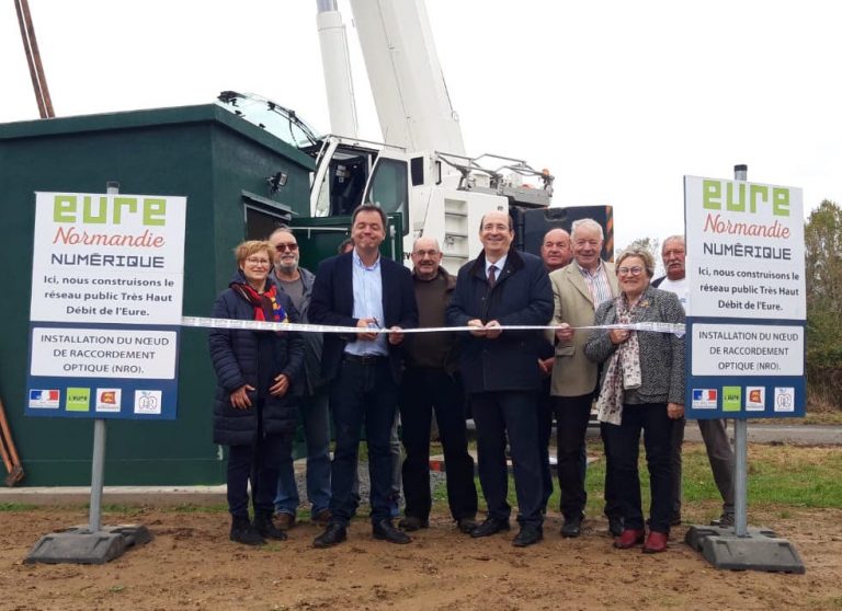 Installation des nœuds de raccordement de la fibre optique à Conteville (27)