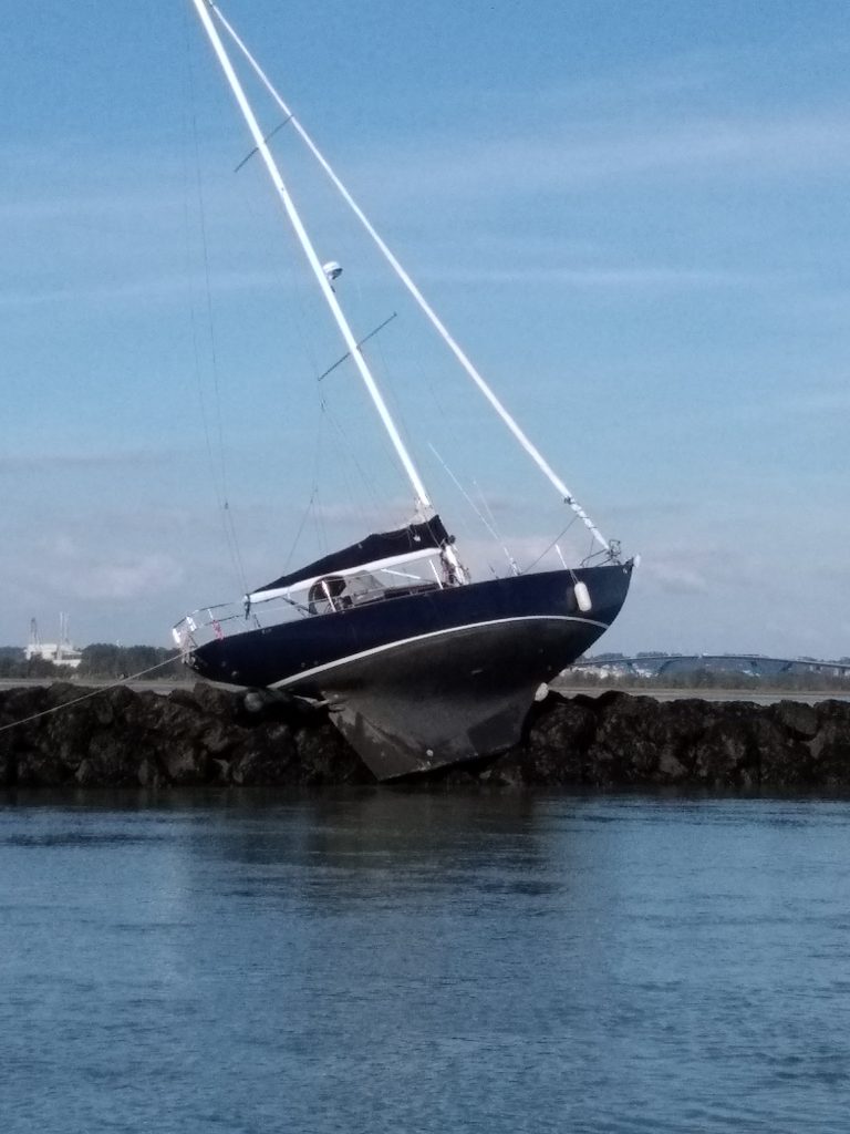 Un voilier de 11 mètres s’échoue au large de Honfleur…