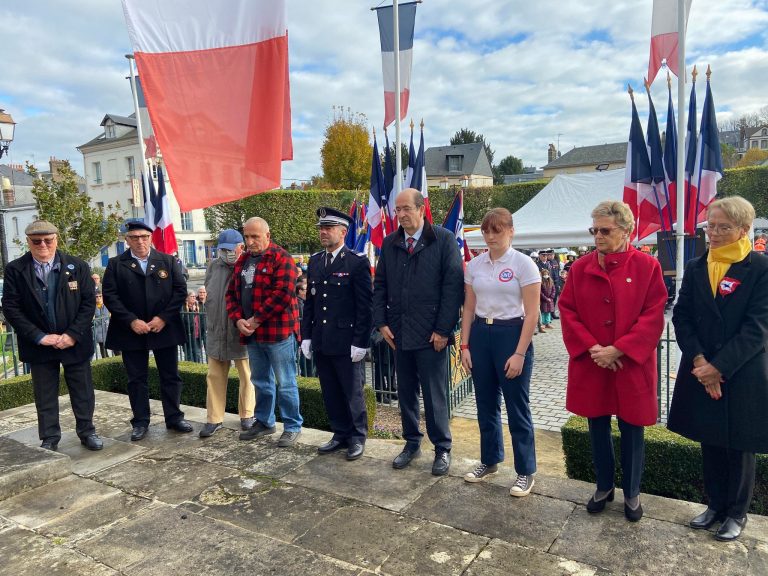 11 Novembre à Honfleur : Michel Mesnil reçoit la médaille militaire