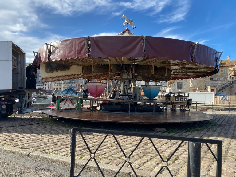 Le petit manège quitte Honfleur pour Angers