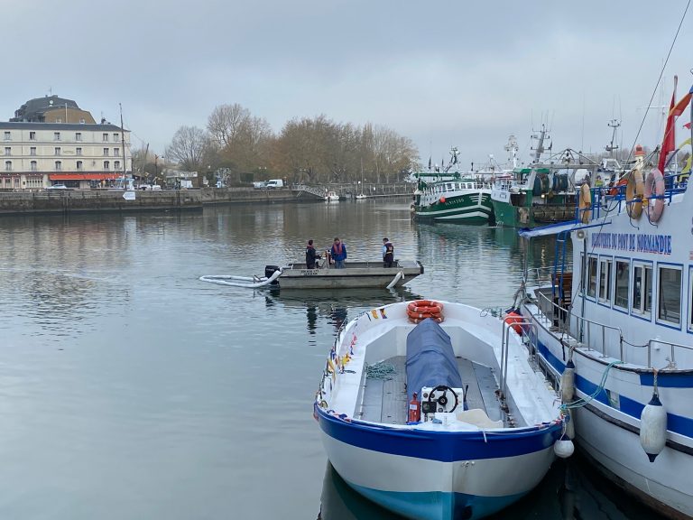 Nouvelle pollution aux hydrocarbures dans le port de Honfleur…