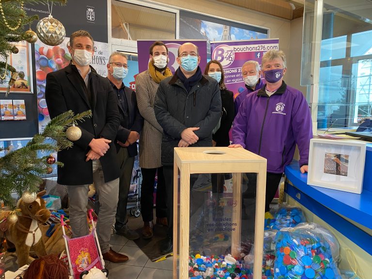 La gare routière devient le nouveau site d’accueil pour récolter les bouchons en plastique…