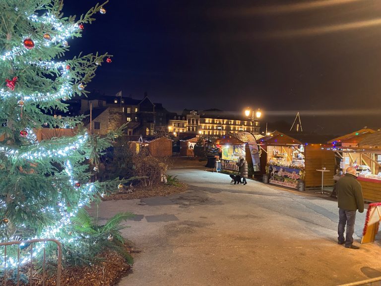 Début très frileux pour le marché de Noël de Honfleur…