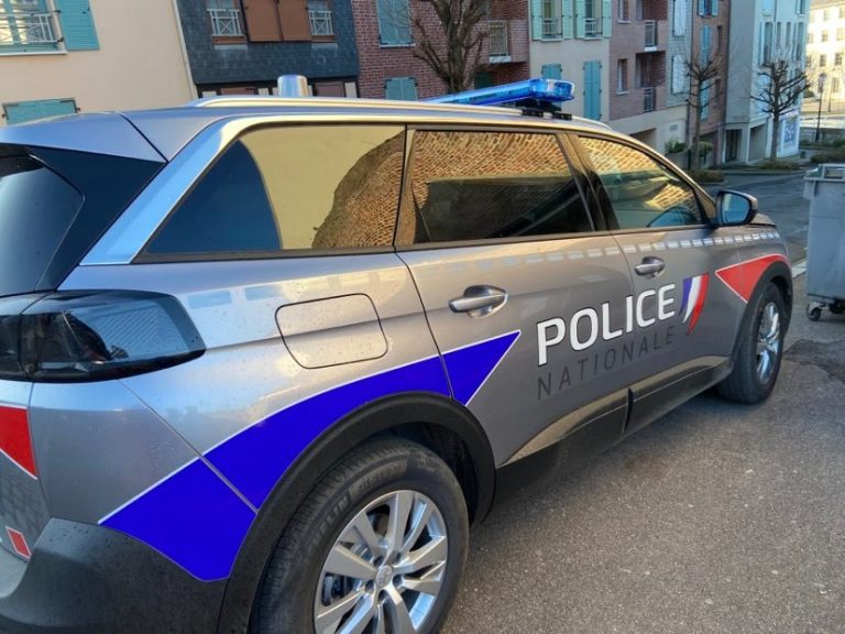 La nouvelle voiture de police est arrivée au commissariat de Honfleur…