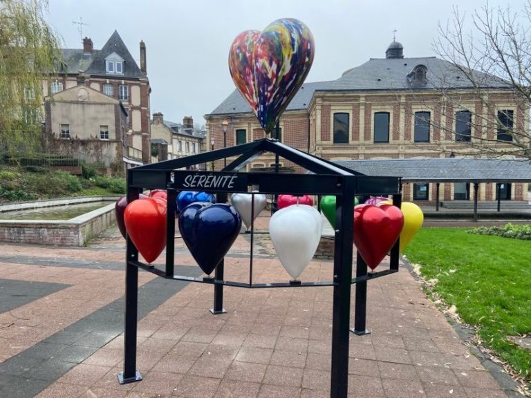 Xavier Bertin expose son « Moulin du cœur » à Honfleur