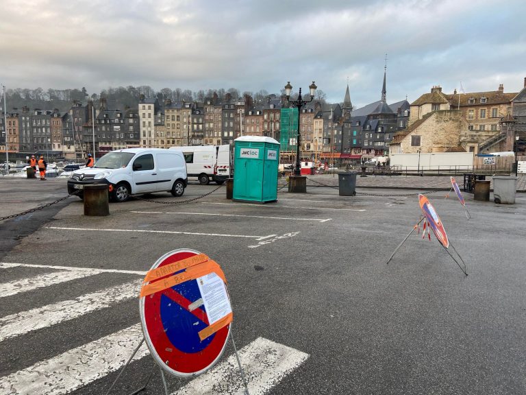 Cinq mois de travaux pour la rénovation du parvis de l’Hôtel de Ville…