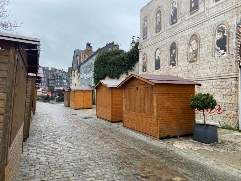 Le marché d’hiver se prépare à Honfleur