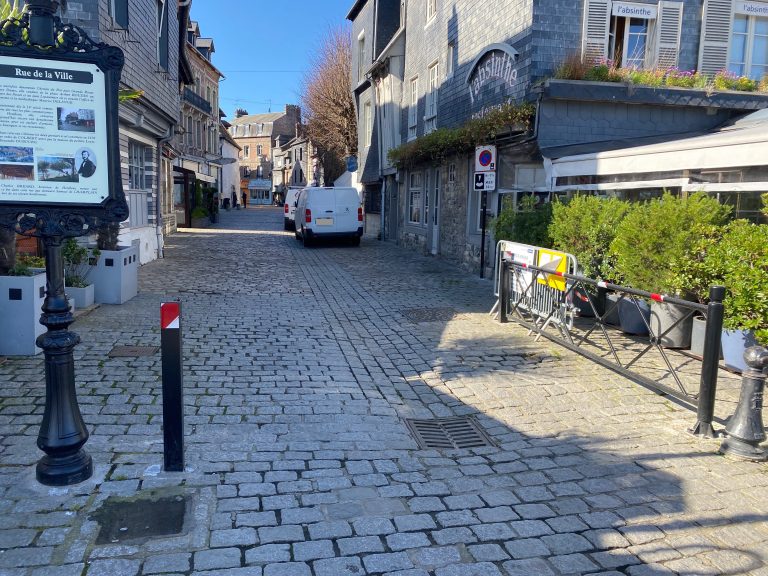 La barrière de la Rue de la Ville inquiète les commerçants…