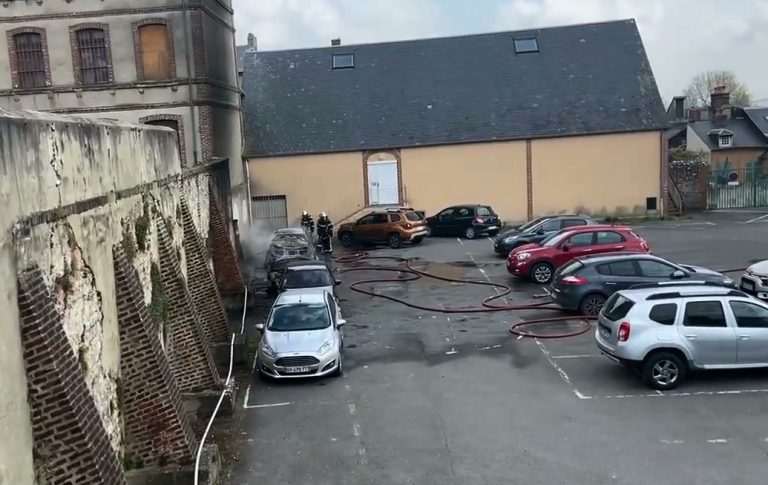 Incendie de véhicules sur le parking Albert 1er…