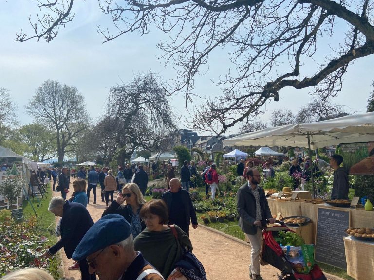 La passion pour les plantes et les fleurs est toujours aussi vive au salon « Passionnément Jardin »…  