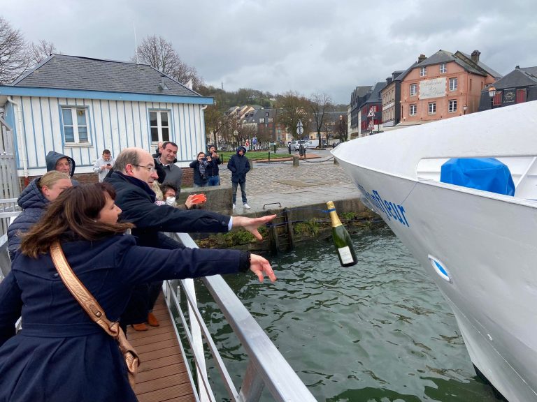 La bénédiction du « ville d’Honfleur » sous la neige