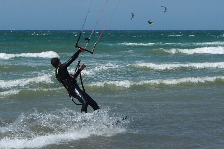 La commune de Pennedepie interdit la pratique du kite surf sur son littoral…