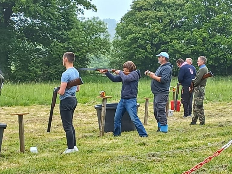 Beaucoup de monde au ball-trap du Cercle Nautique Honfleurais