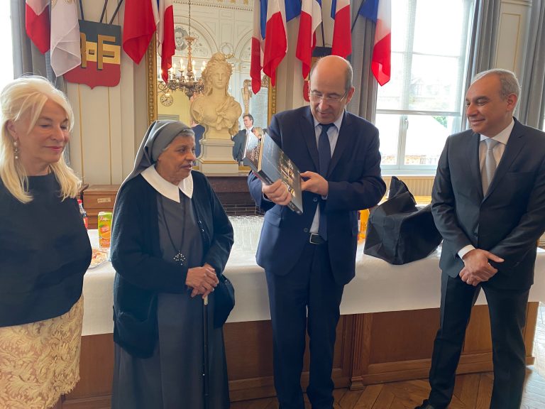 Réception en mairie pour Sœur Sara et son excellence, l’ambassadeur d’Égypte en France…