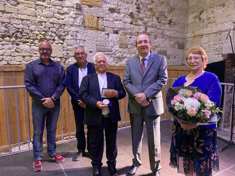 L’ancien président du CNH, Pierre Breton, reçoit la médaille de la ville de Honfleur…