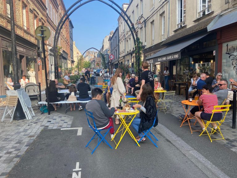 Première soirée guinguette réussie dans la rue Cachin…