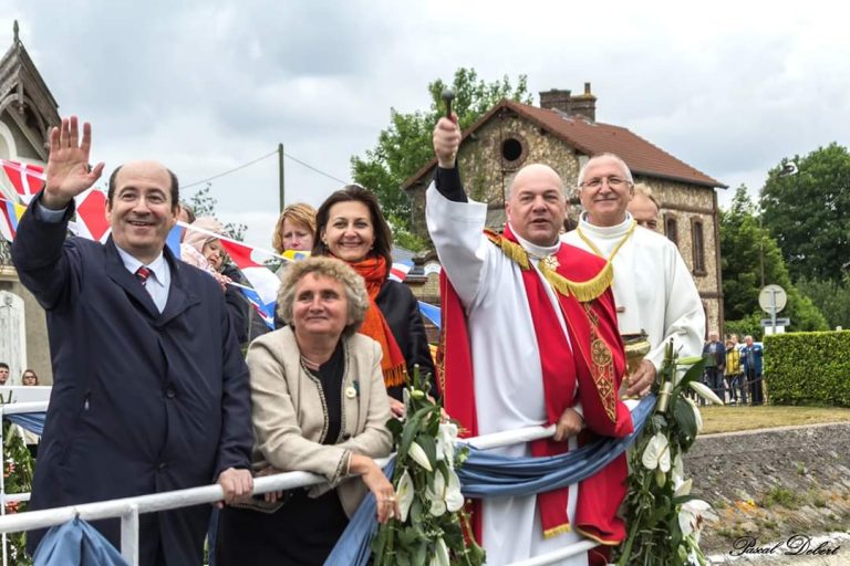 Le maire de Honfleur, Michel Lamarre, rend hommage à Françoise Lecoq