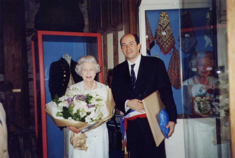 Le maire de Honfleur rend hommage à la reine Elizabeth II